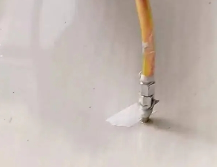 瓦房店瓷砖空鼓维修公司专业解答在瓷砖铺贴过程中，如果使用的砂料过粗（如全部使用了粗砂），可能会导致以下问题
